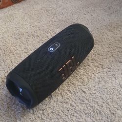 JBL Charge 5