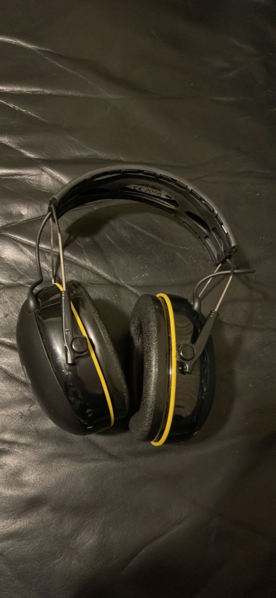 3M WorkTunes Connect Reusable Cordless Hearing Protection Earmuffs Bluetooth Compatibility 24 dB Noise Reduction Rating