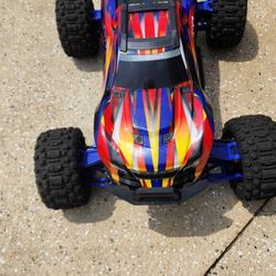 Traxxas Maxx Rc Car, 2 Batteries, Charger Included. 