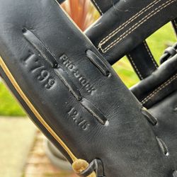 A-2000 Baseball Glove