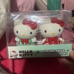 christmas hellokitty salt and pepper