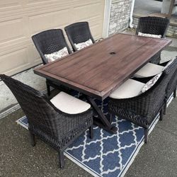 Beautiful Outdoor Dinning Table With Chairs 