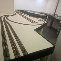 Model custom train track and custom stand