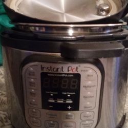 Insta Pot Duo Brand New.