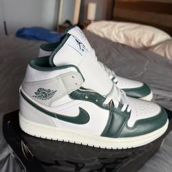 NEW Size 8.5 Air Jordon 1 Mid SE