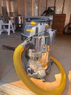 DeWalt Wet/Dry Shop Vacuum with Hose