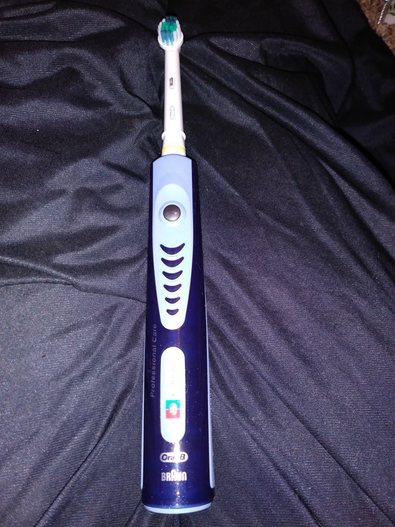 New Braun Oral-B Professional N2820 Type 3728 Electronic Toothbrush Sale in Hoquiam, WA -