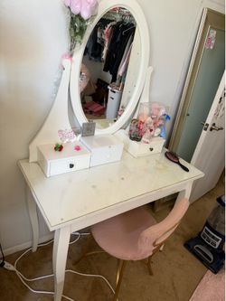 Bedroom vanity