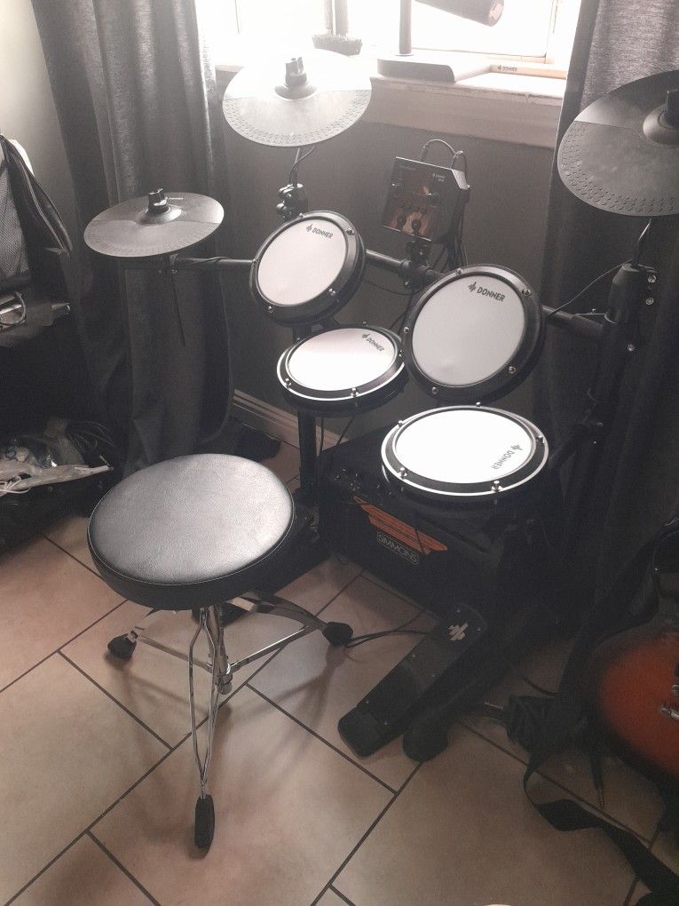 Electric Drum Set With Speaker