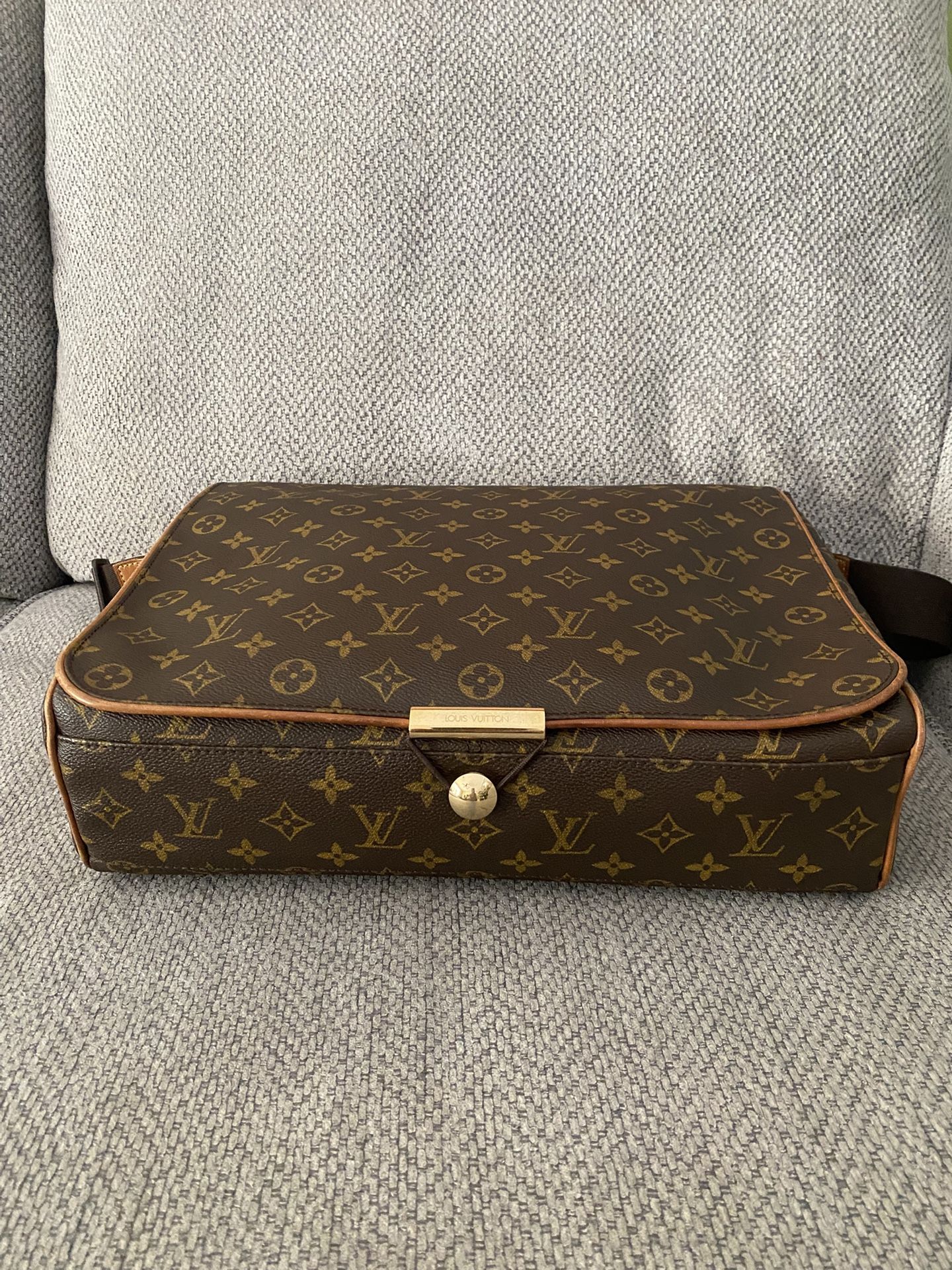 Louis Vuitton Abbesses Messenger Bag Monogram Canvas