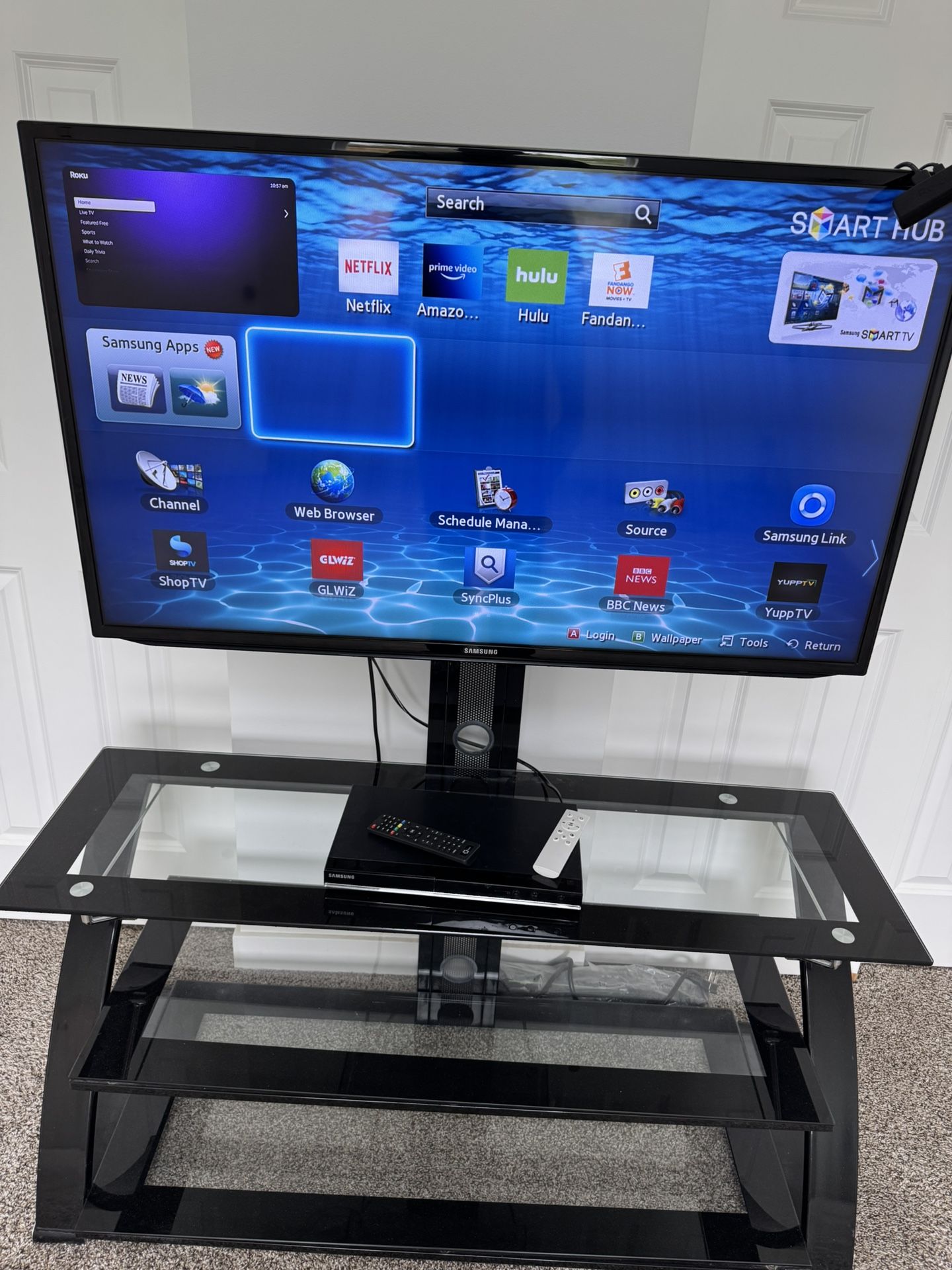 Samsung Tv With The Tv Stand.