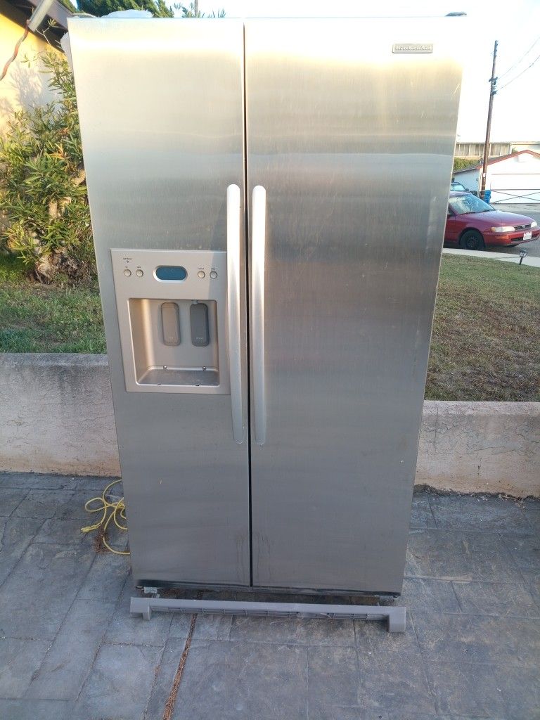 KitchenAid Refrigerator Works Great