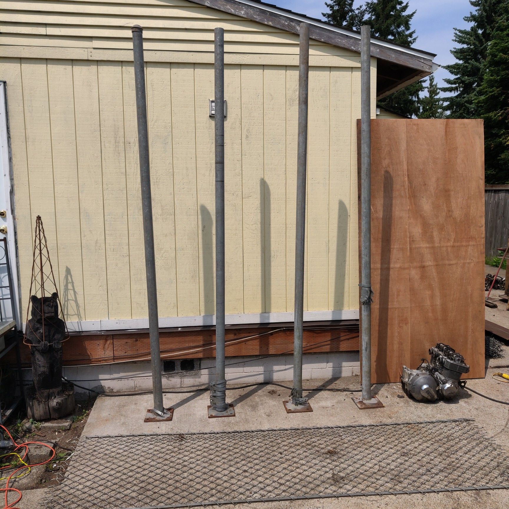 Schedule 40 Galvanized Steel Fence Posts/Bollards (w/welded base plate)