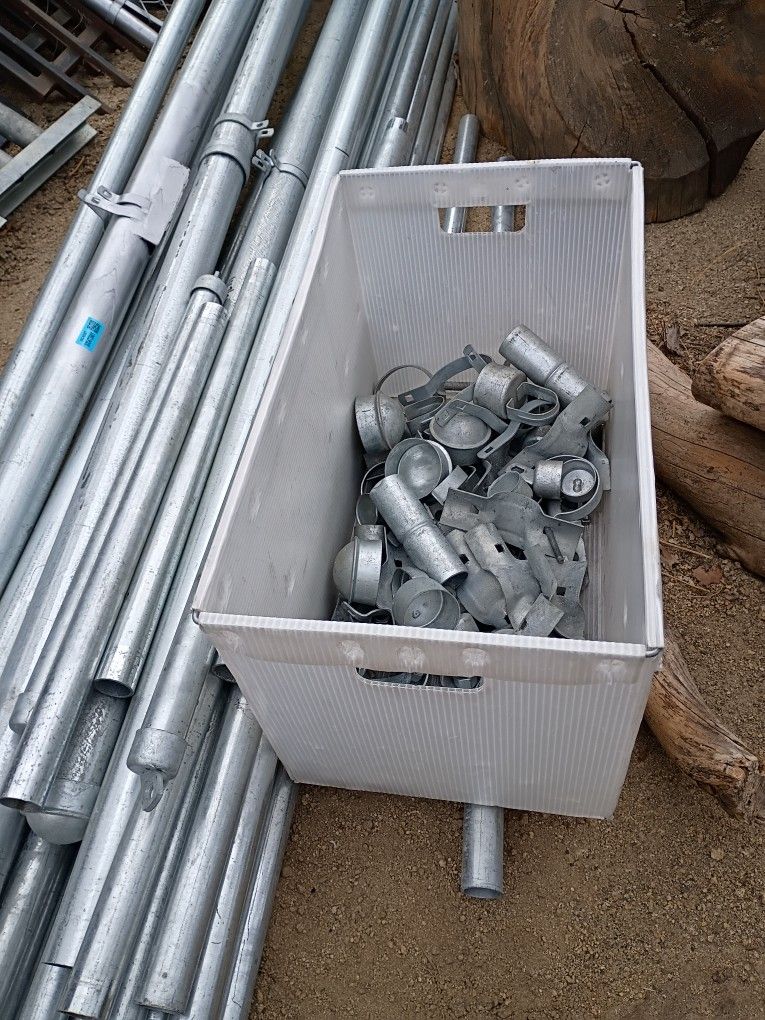 Fence Chain Link And Post 50 Ft  X 6tL