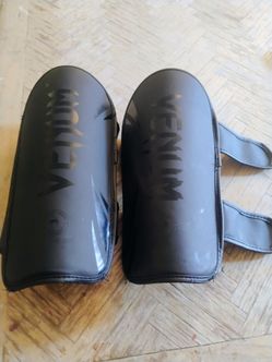 Venum shin pads Small
