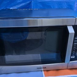 Toshiba EM131A5C-SS 1.2 cu. ft. Microwave Oven with Smart Sensor Stainless SteelToshiba EM131A5C-SS 1.2 cu. ft. Microwave Oven with Smart Sensor Stain
