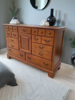 VAUGHAN DRESSER - Like New!