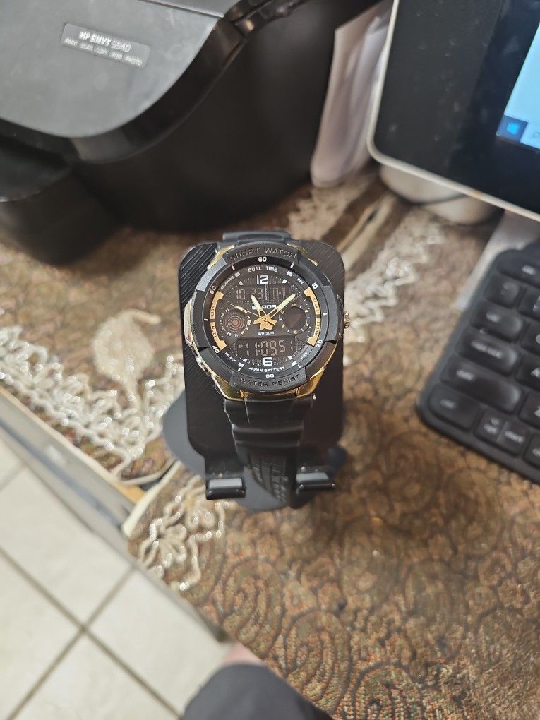 MEN'S DIGITAL/ANALOG WATCH WITH MULTIPLE TIME ZONE,ALARM,CHRONOMETER,WATER PROOF AND LIGHT