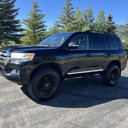2018 Toyota Land Cruiser