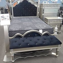 4 Piece Queen Bedroom Set Queen Bed Frame Dresser Mirror And Nightstand