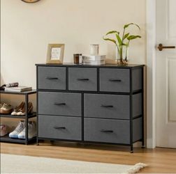 7 drawers dresser black with gray New