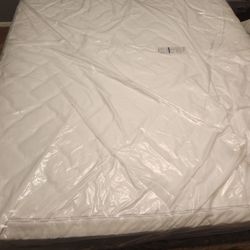 Queen Size Bed With Box Spring