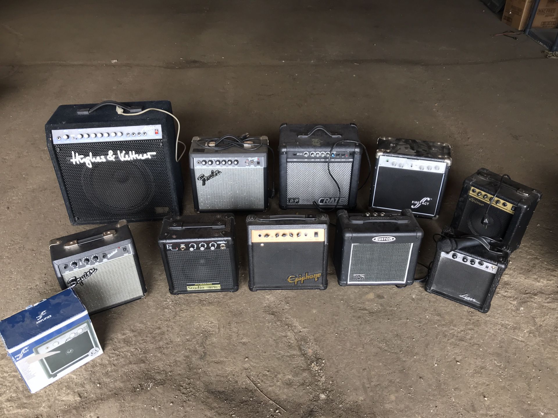 Huge lot of guitar amps fender epiphone crate first act as is