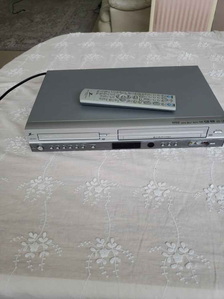 Zenith XBV442 Progressive Scan DVD- VCR COMBO