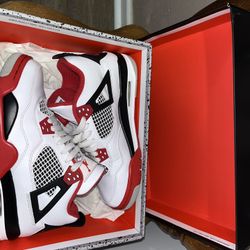 AIR JORDAN 4 RETRO (GS) Size 6.5