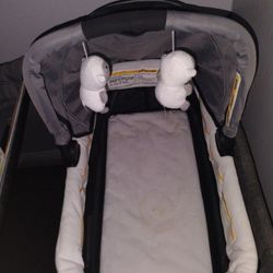 Baby trend Deluxe Nursery/Playpen