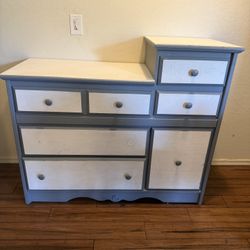 Dresser/ Changing table 