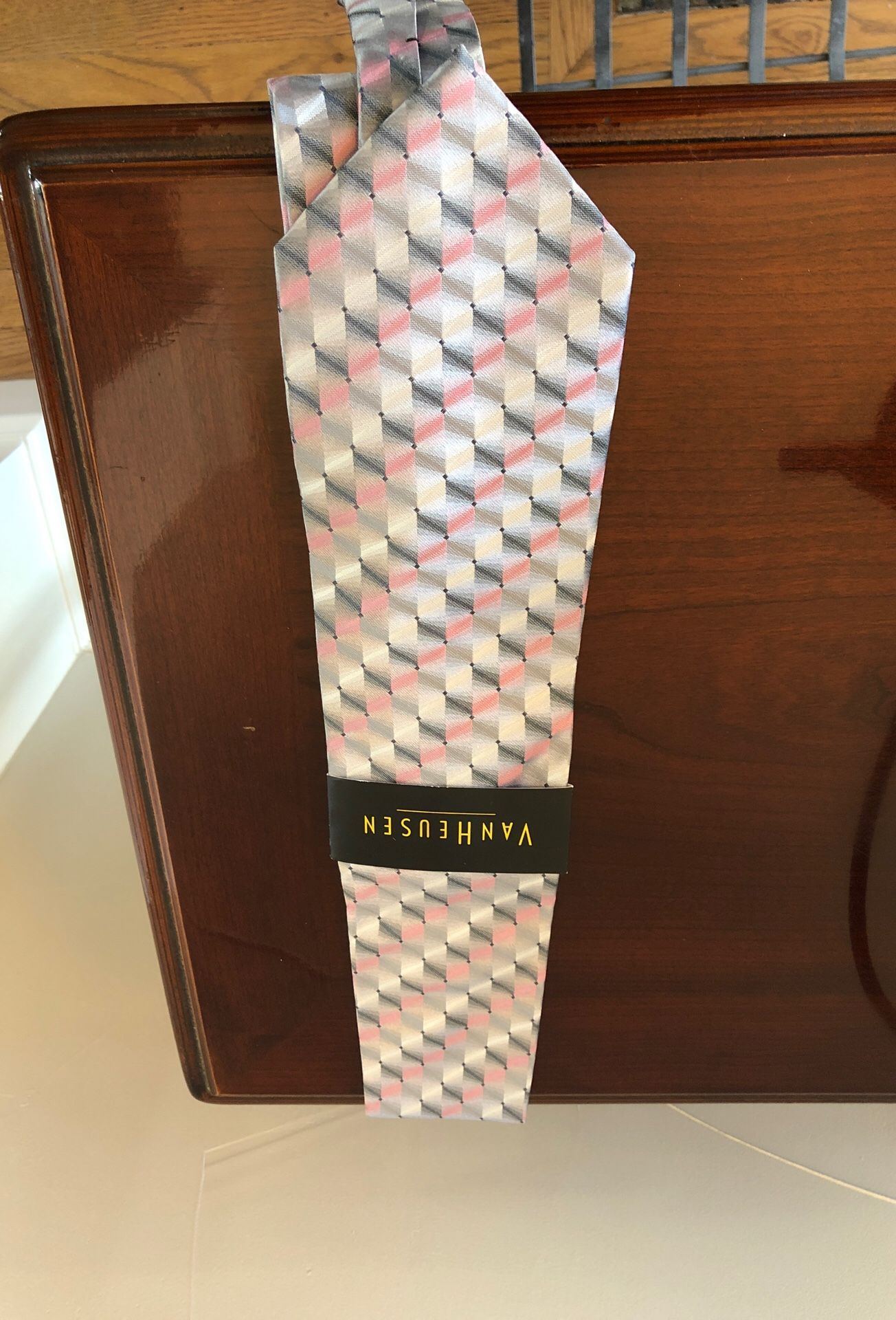 Brand new Van Heusen Tie pink and gray