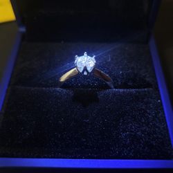 VVS1 Moissanite Engagement Ring