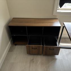 desk and side console Excellent condition!
