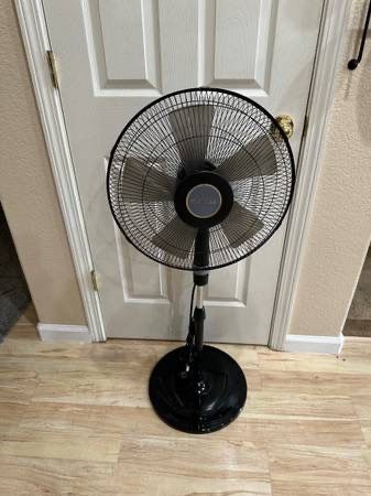 New Holmes Pedestal Fan Oscillating 16 Inch Whole Room Stand Fan Black