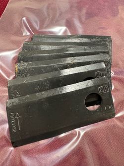 John Deere Mower Blade FH323282 Replaces previous part number E80208 C10)