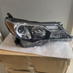 2013-2015 Toyota RAV4 Right Headlight 