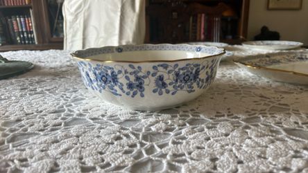 Narumi bone china "Milano" pattern serving bowl