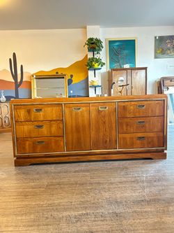 Wood Dresser / Buffet / Sideboard / Credenza / TV Stand - Vintage!