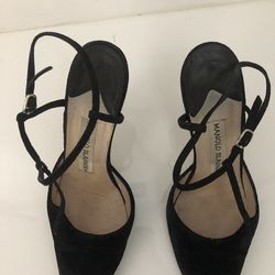 Manolo Blanlik Size 6 , Velvet 5” Heel Stiletos. Used Once