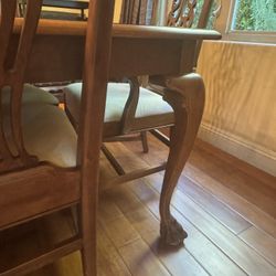 8 Seater Dinning Table Plus Chairs 