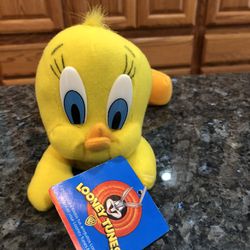 Vintage Looney Tunes Plush Tweety Bird.  1997.  Size 7 inches .  Brand New With Tags . Has Been On Display In A Cabinet 