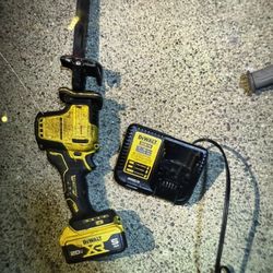 Dewalt End Battery With Charger