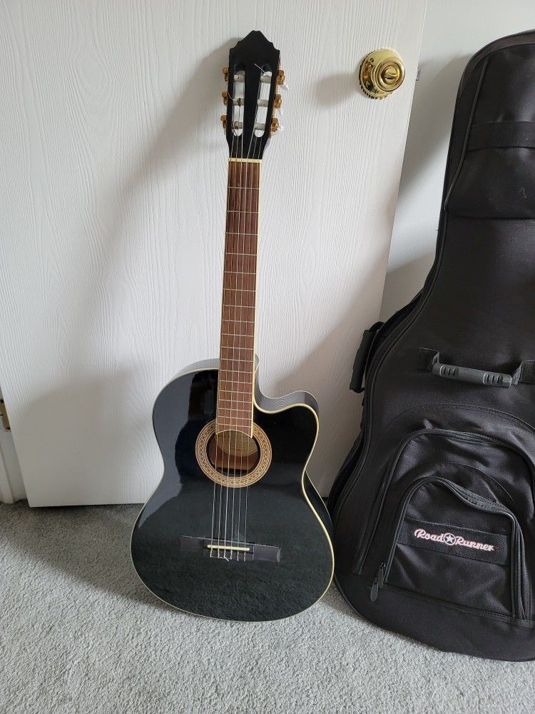 Acoustic Electro Guitar With Accessoires