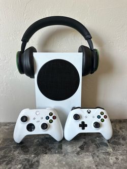 🎮 Xbox Series S Bundle – 2 Controllers + Headset – Ready to Play
