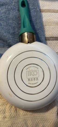 8” ceramic egg pan