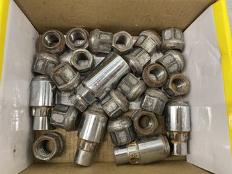 Lug Nuts Wheel Lock Kit