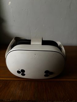 selling my VR Meta quest three I am selling my VR Meta quest three