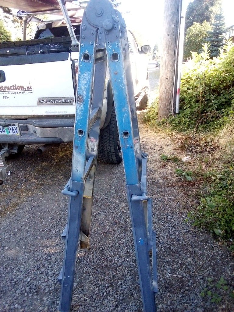 Folds Up Little Giant Type Ladder 