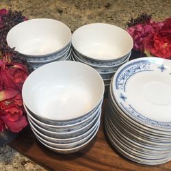 32 pieces of vintage porcelain rice bowls and dessert plates